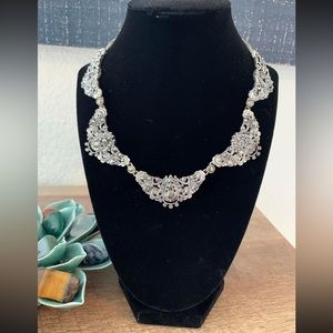 Stunning Women’s Vintage Style Statement Piece Necklace in Silver